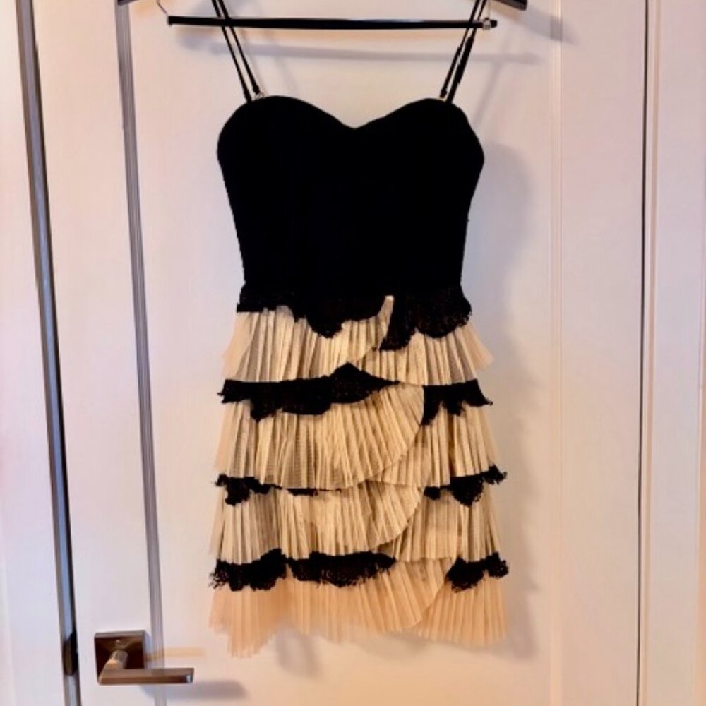 Black and Lace Cocktail Dress - En Créme